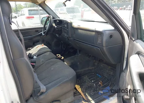 2002 Chevrolet Silverado 1500 из США, поврежденный, VIN 1GCEC14V32E126335